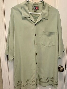 HILO HATTIE 100% Silk Green Hawaiian Shirt w/ Palm Tree & Waves Design Sz XL